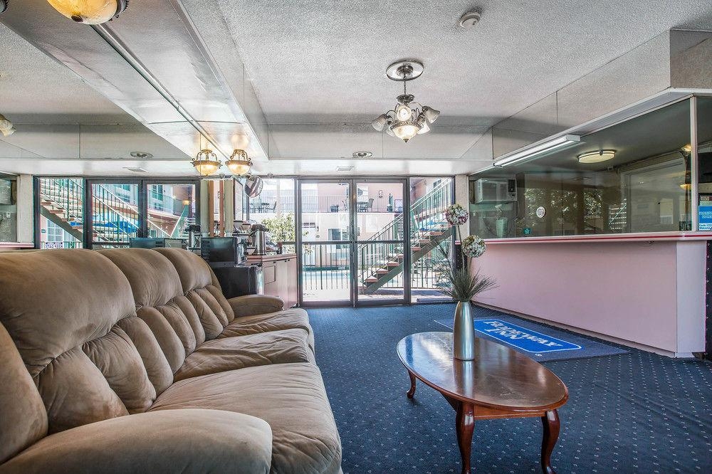 Rodeway Inn Near Melrose Ave