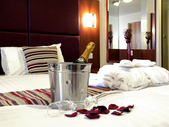 Mercure Swindon South Marston Hotel & Spa