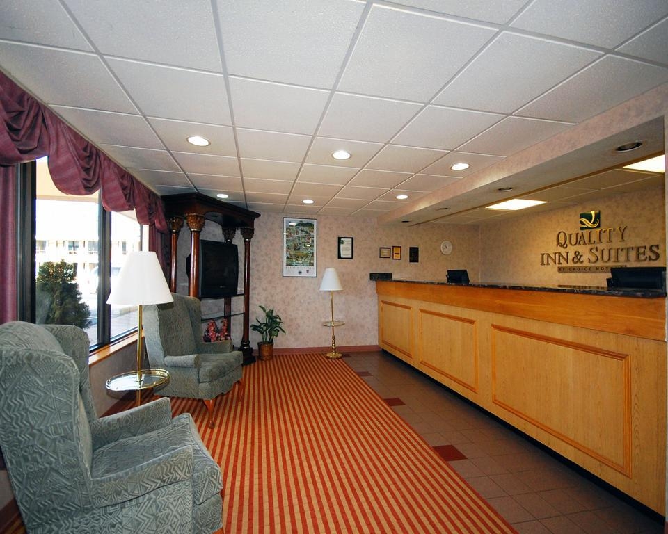 Econo Lodge Inn & Suites Pilot Mountain