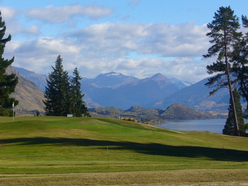 Golfcourse Road Chalets and Lodge