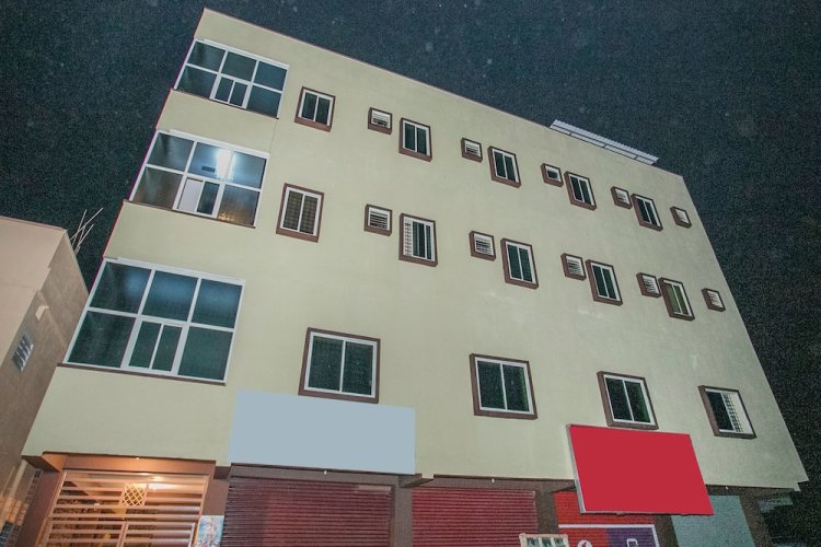 Oyo 12840 Sri Guru Residency