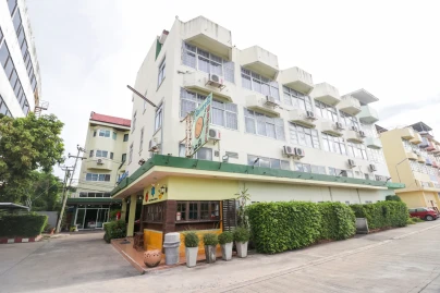 OYO 262 Baan Nilawan Hua Hin Hotel