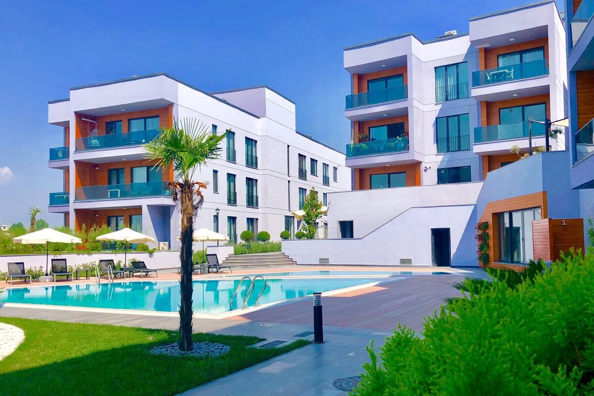 Green Hills Suites
