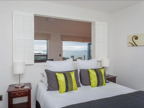 Enclosure Bay Small Hotel