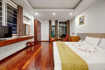 Catinal Hotel by ZUZU