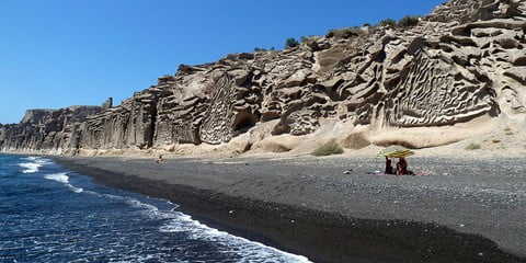 شاطئ Vlychada