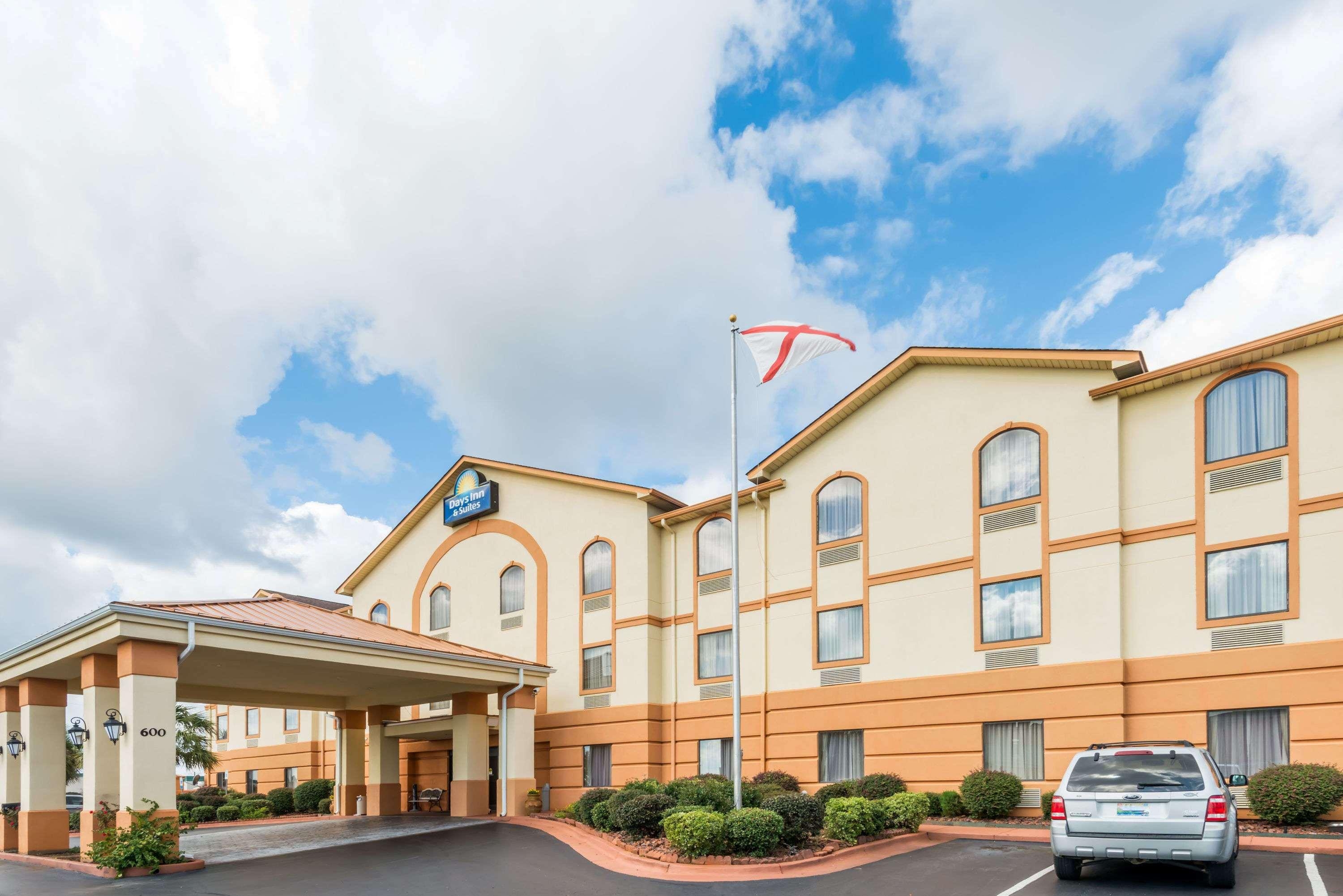 Days Inn & Suites by Wyndham Prattville-Montgomery