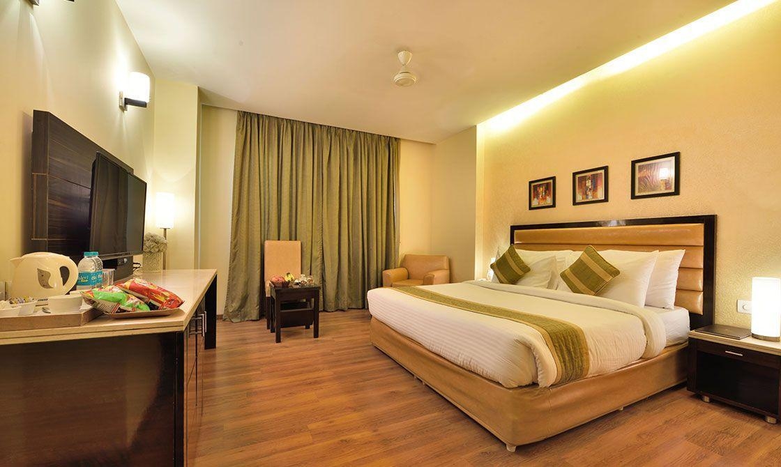 Glitz Westend Inn