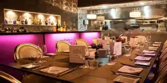 Acces Gay Restaurant Barcelona table