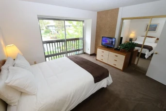 Thunderbird Resort Club