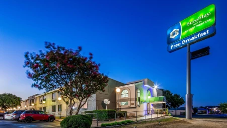 Travelodge by Wyndham San Antonio Downtown NE