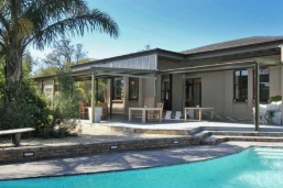 Ibhayi Guest Lodge - Lion Roars Hotels & Lodge