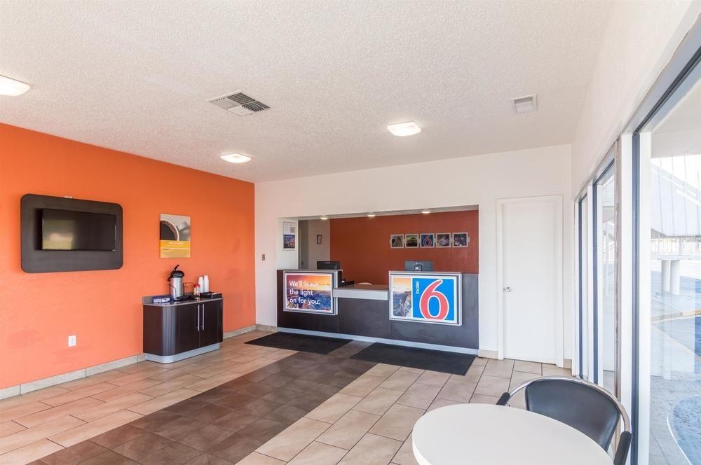 Motel 6 Clinton OK