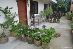 Lazea Tagaytay Inn