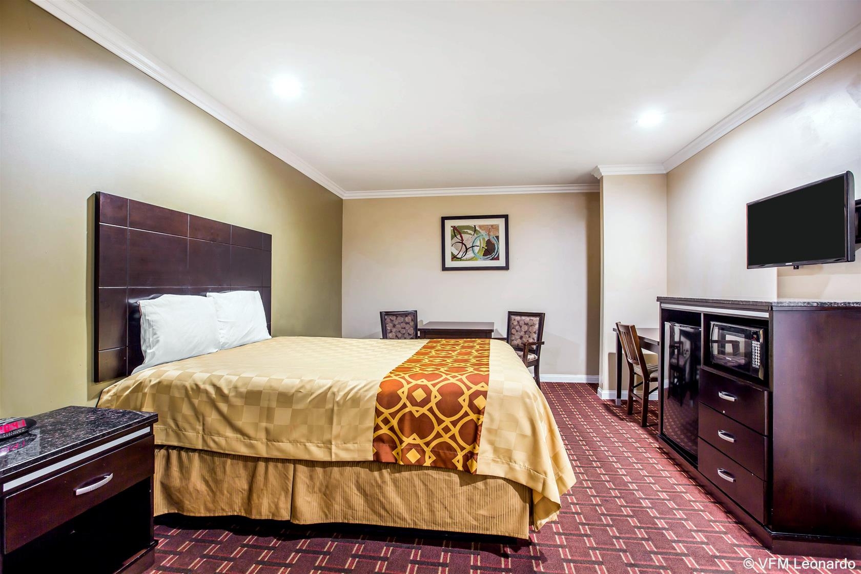 Rodeway Inn & Suites Norwalk