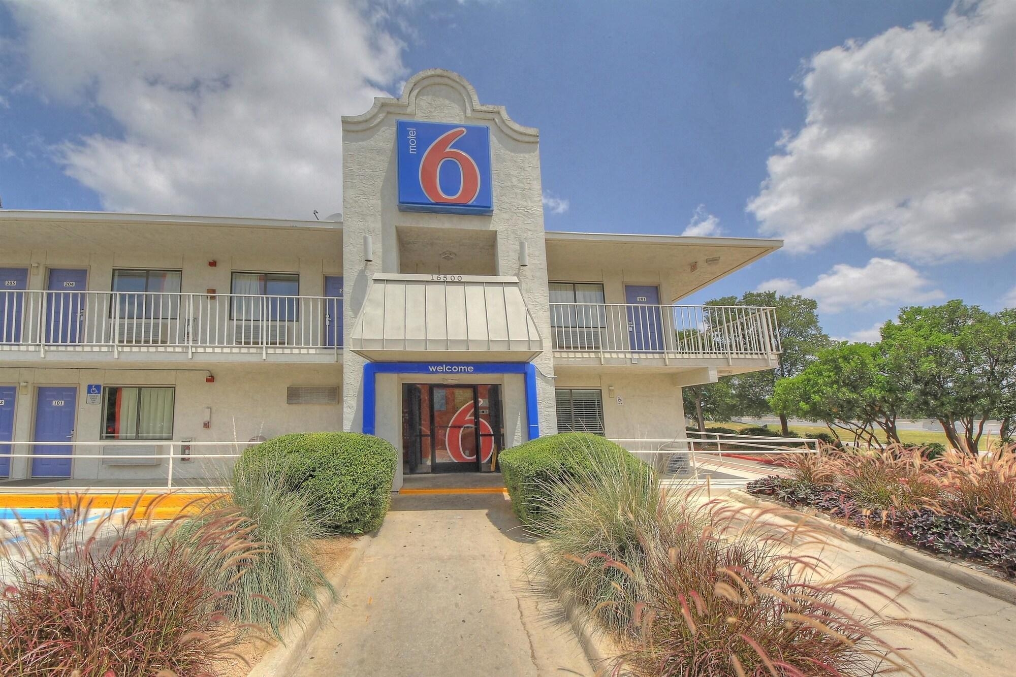Motel 6 San Antonio Fiesta