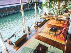 At Casa Guesthouse Amphawa