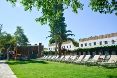 Daphnis Hotel