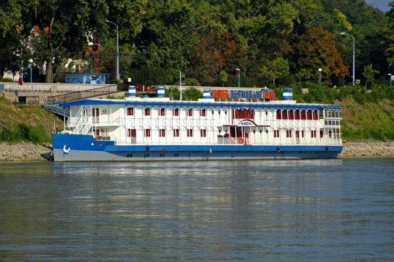 Botel Marina