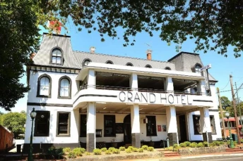 The Grand Hotel Healesville