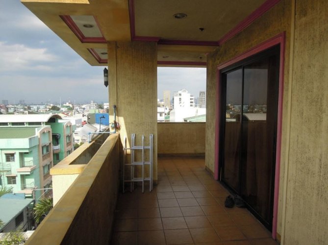 Pink Manila Hostel