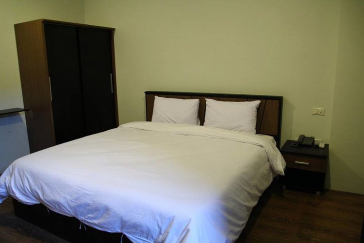 Bedroom 77