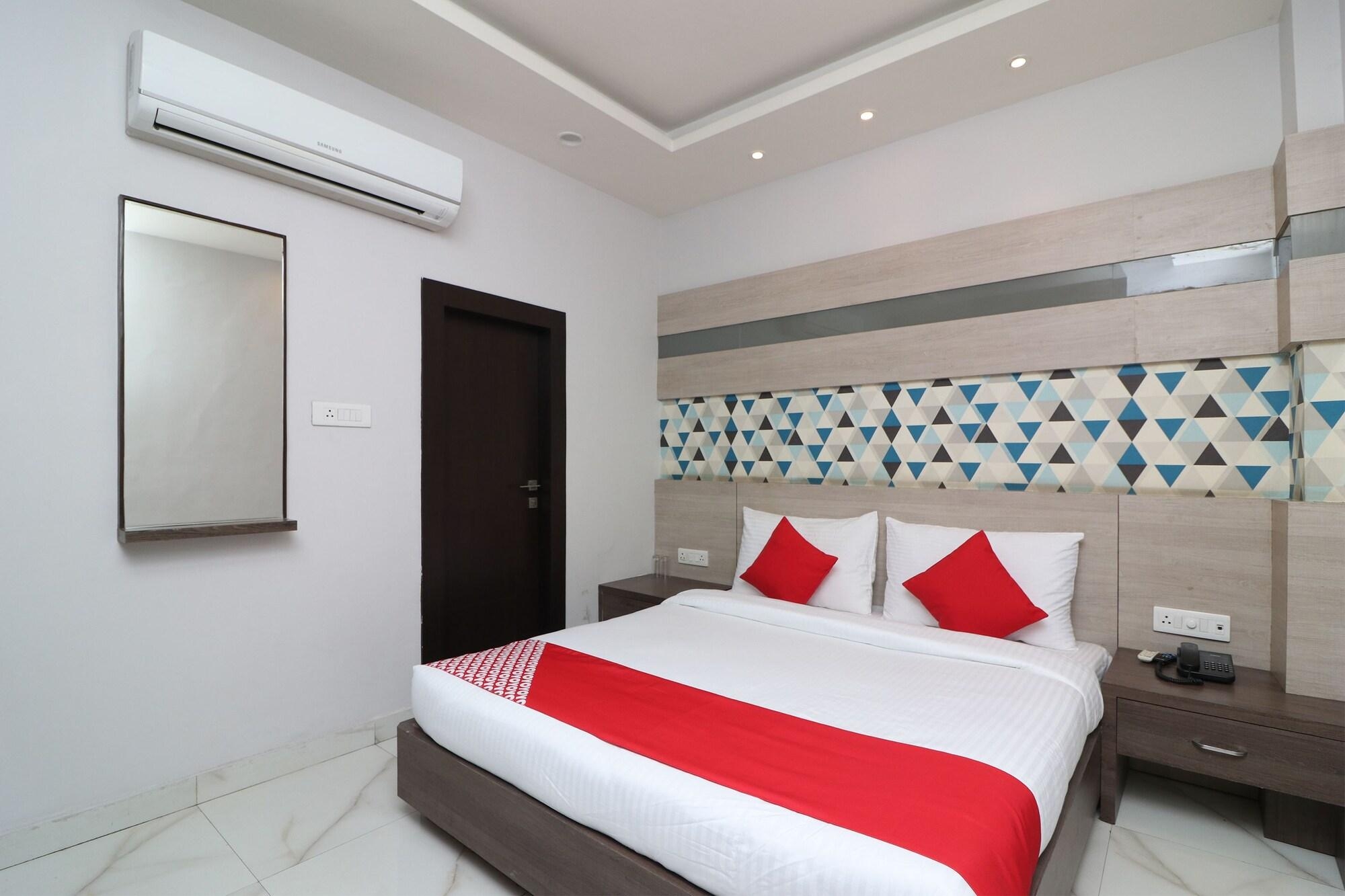 Oyo Flagship 29055 Megha Inn Charbagh