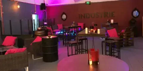 CLOSED-Industrie Bar