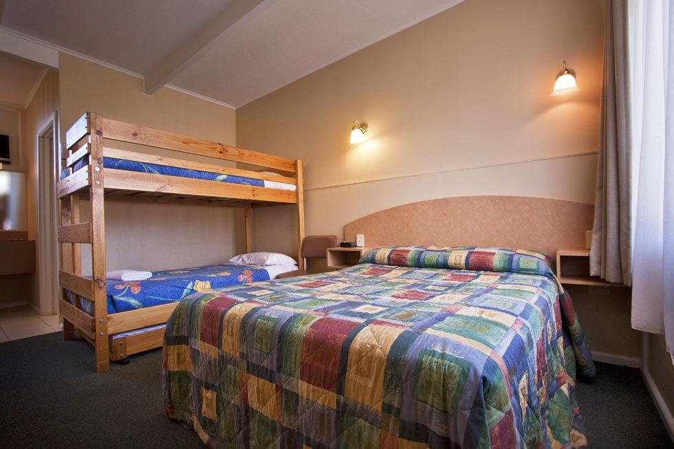 Parkville Motel