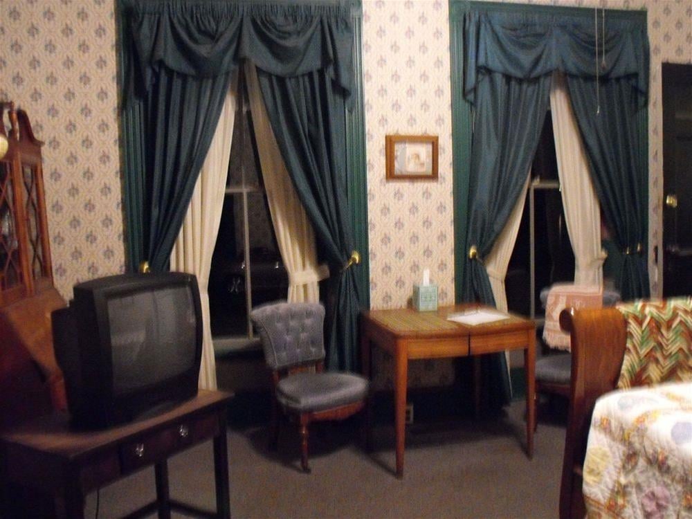 Empire House Hotel