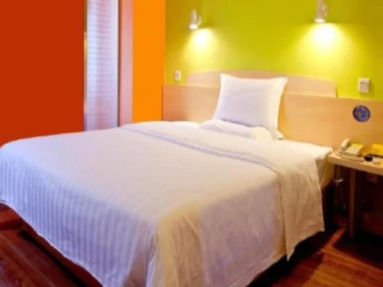 7 Days Inn (Guiyang Shachong Road Metro Station Store)