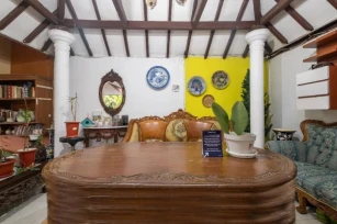 Oyo 1806 Puri Arsita Homestay