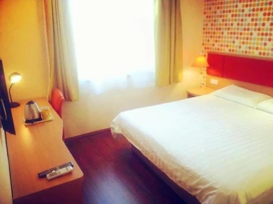 Home Inn Qingdao Chongqing South Road Metro Branch