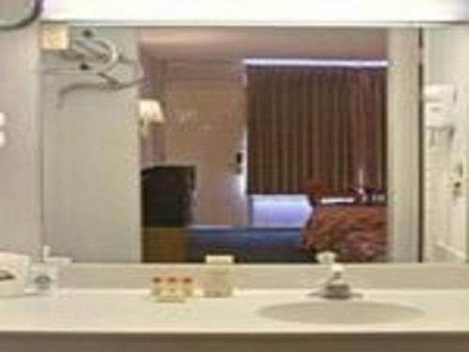 Days Inn East