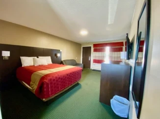 Colonial House Motor Inn