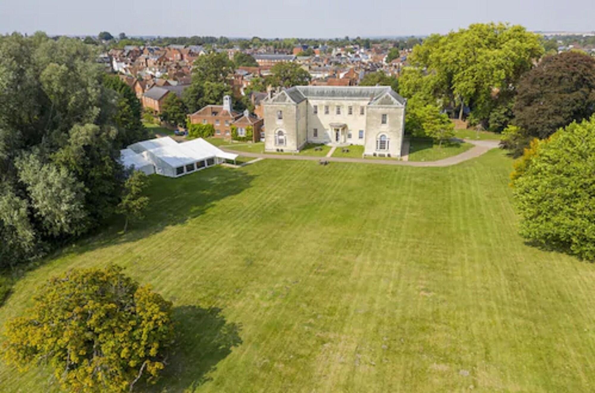 Hitchin Priory
