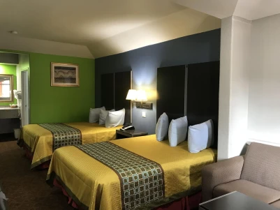 Camelot Inn & Suites Veterans Memorial/NW Houston