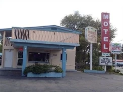Three Oaks Motel