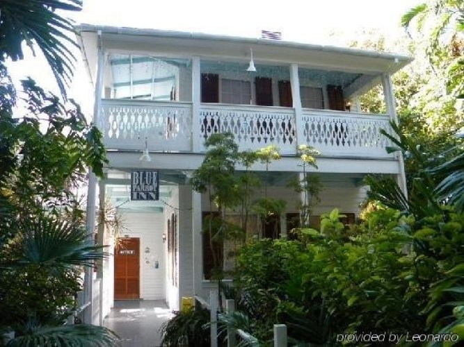 Blue Parrot Inn
