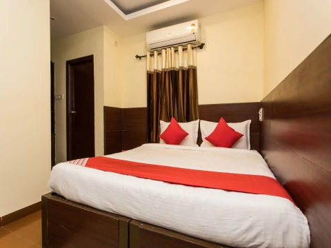 OYO 11945 Hotel Glory Palace