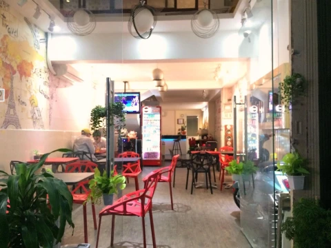 The Lily Hostel And Coffee