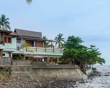 Bombora Medewi Wavelodge