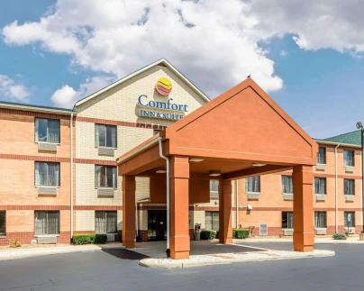 Comfort Inn & Suites near Tinley Park Amphitheater