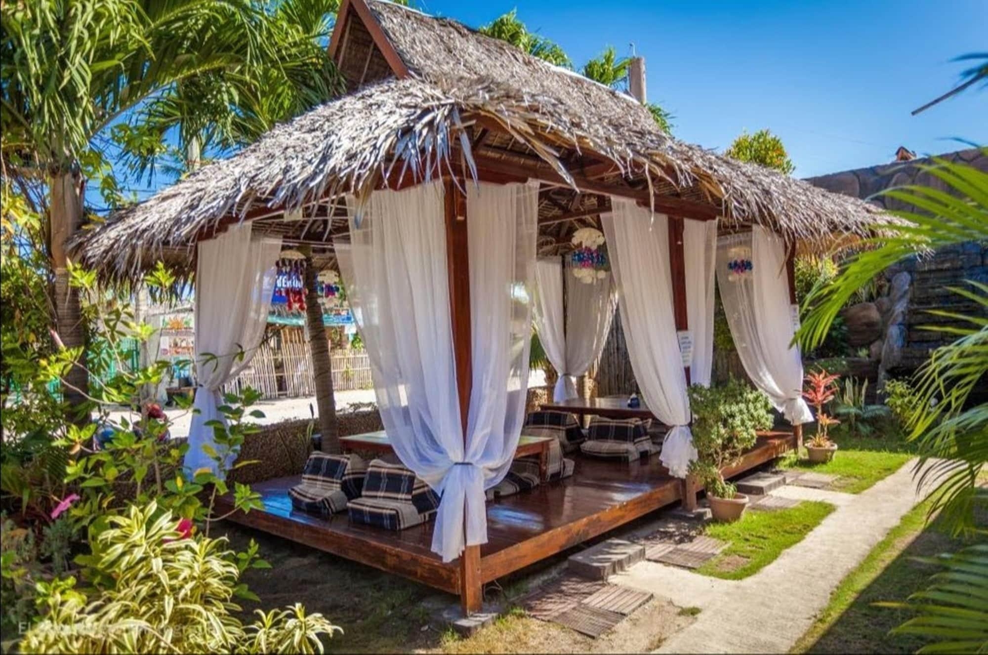 Coucou Bar Hotel And Restaurant