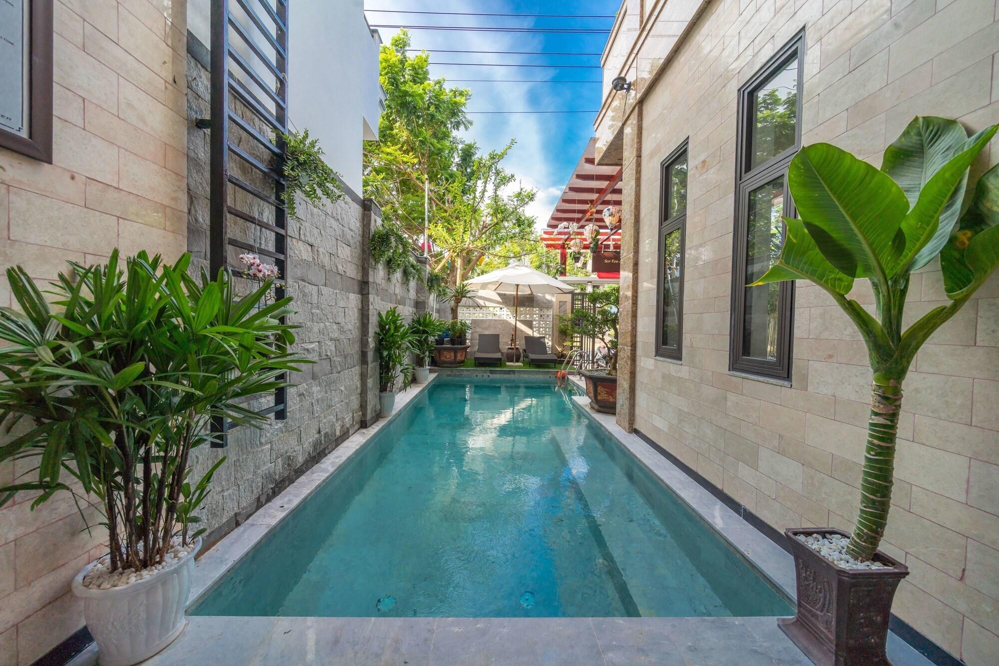 The Lake Hoian Hotel