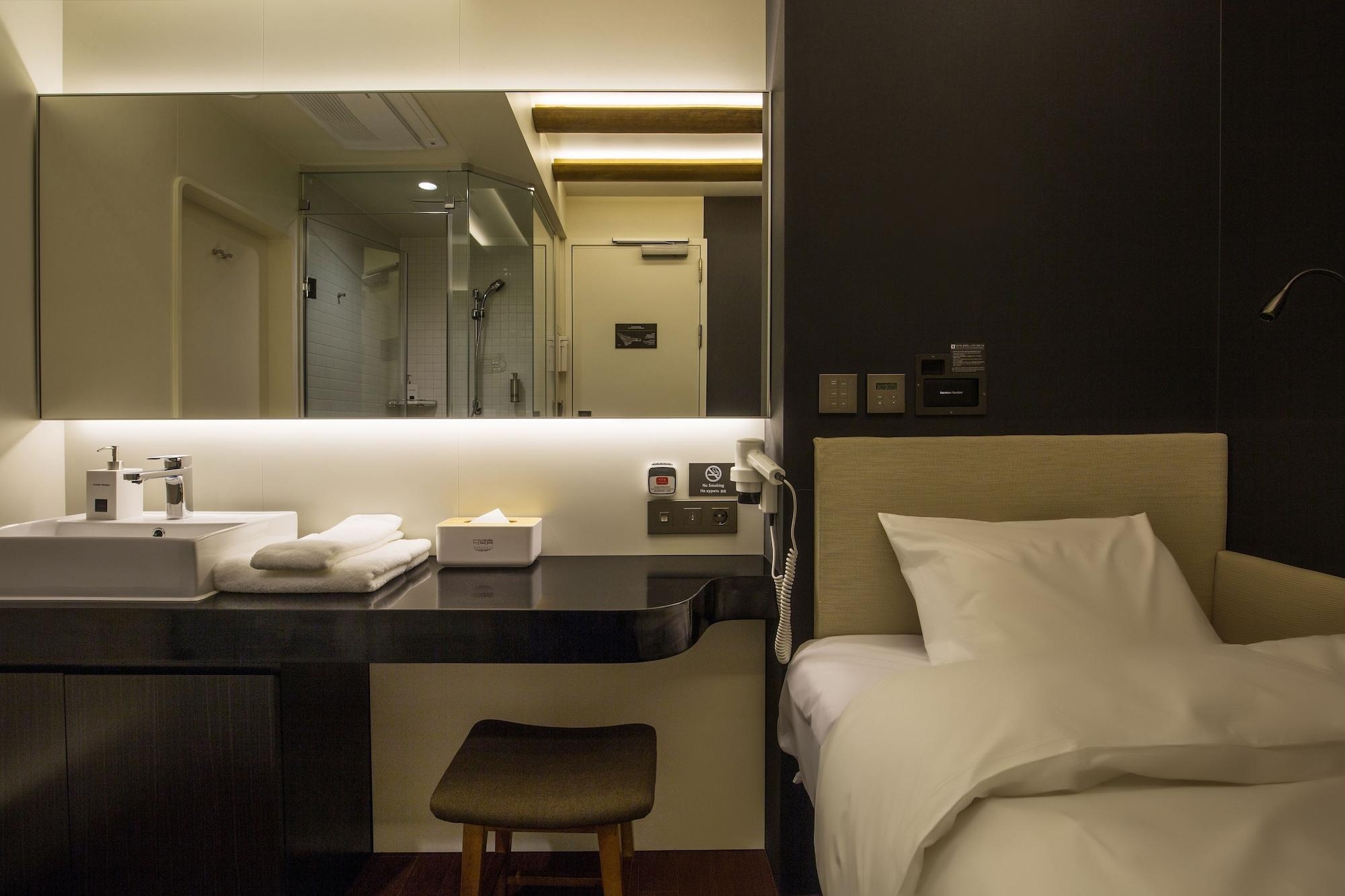Capsule Hotel Darakhyu (Incheon Int'l Airport T1)