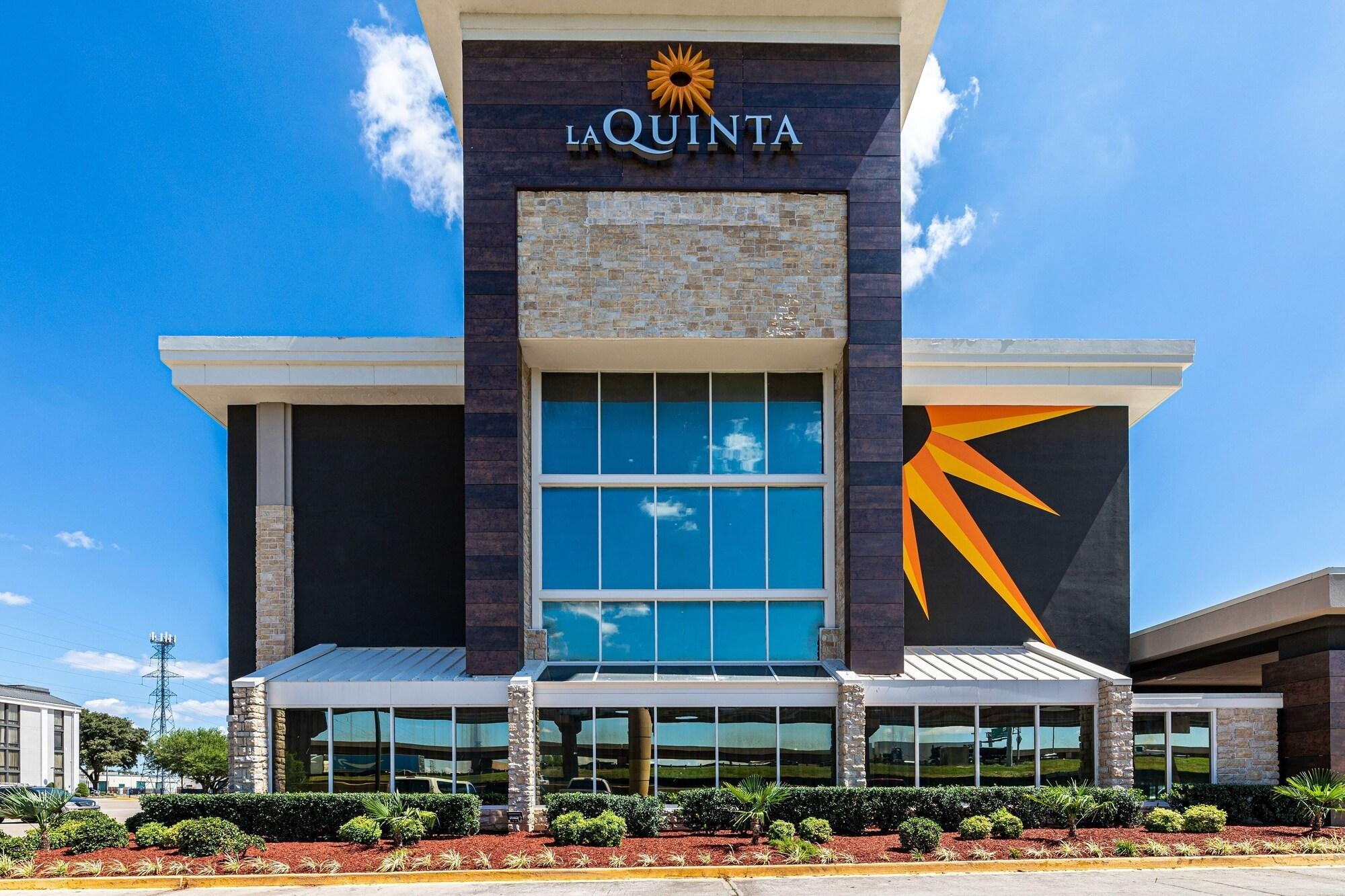 La Quinta Inn & Suites Dallas I-35
