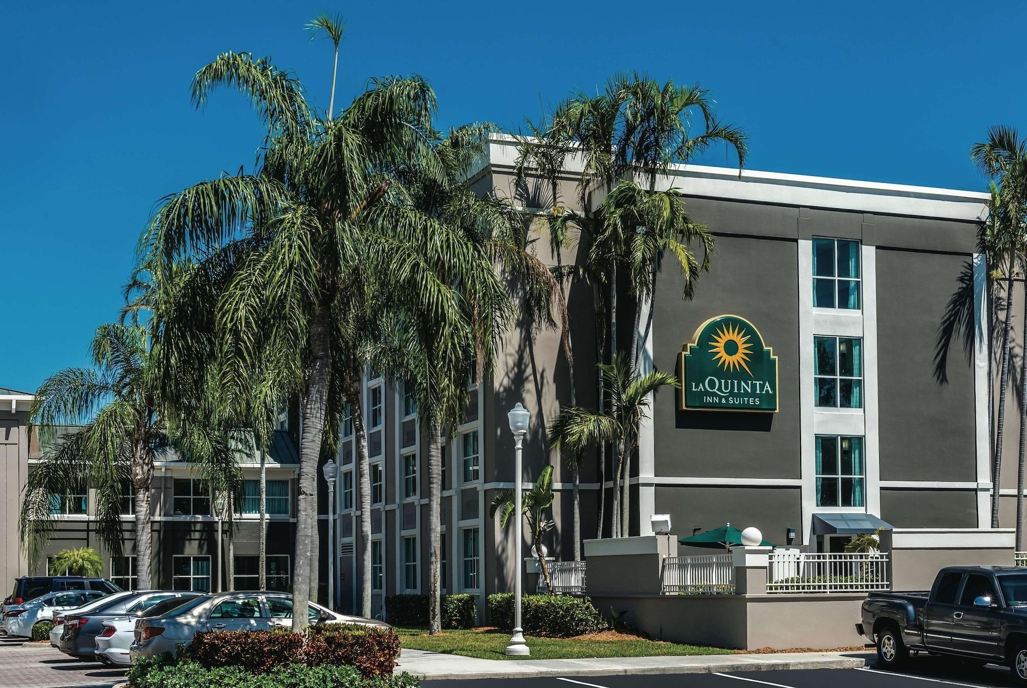 La Quinta by Wyndham Plantation at SW 6th St