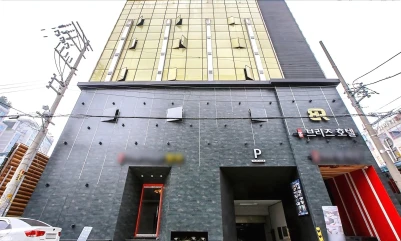 Breeze Hotel