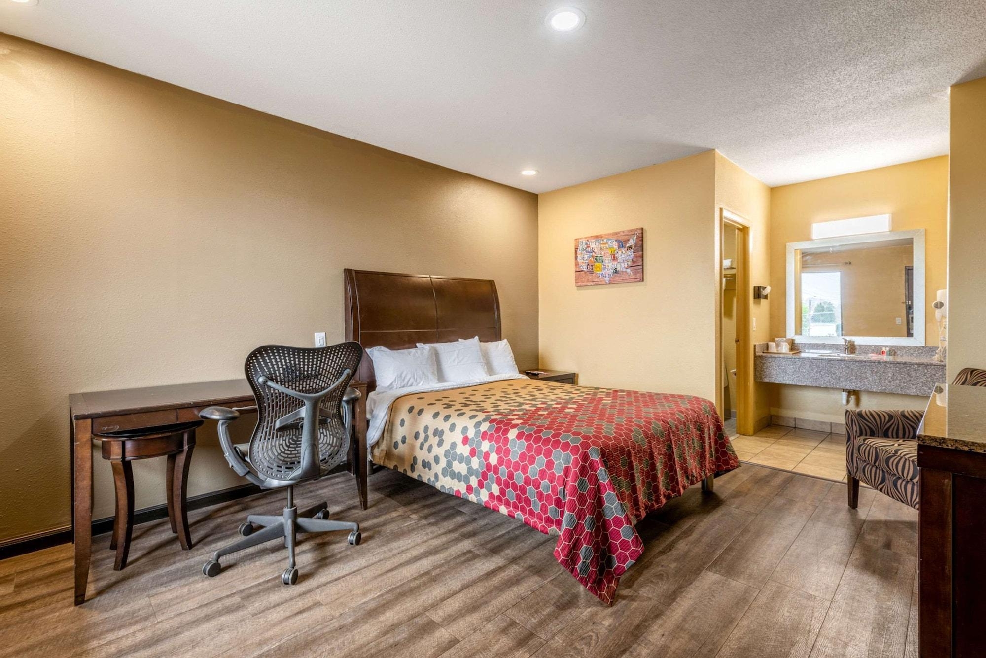 Econo Lodge Inn Suites